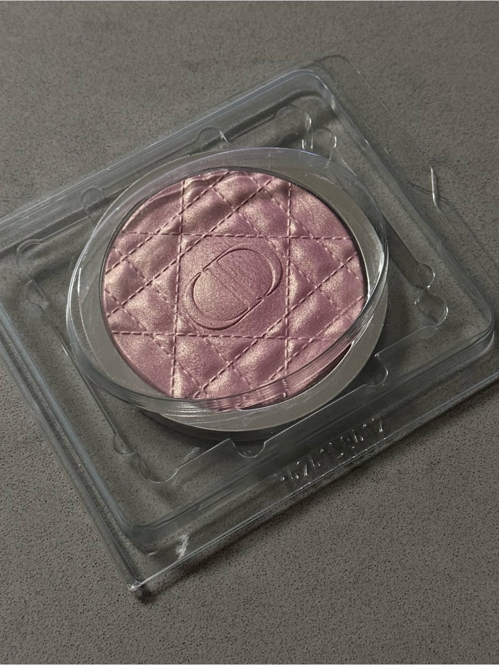 04 Dior Forever Glow Luminizer
